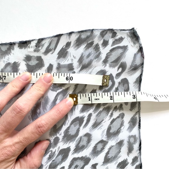 NWOT Grey & Black Animal Print Lightweight Scarf - Picture 7 of 8